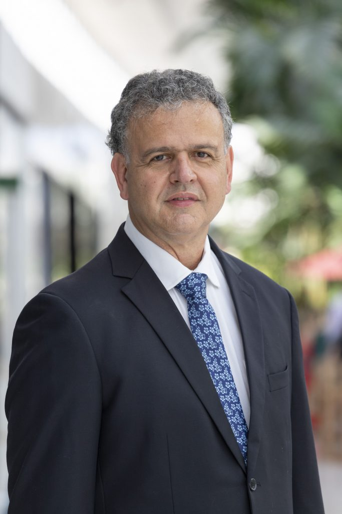 Acompanhamento pós-operatório e reabilitação funcional.